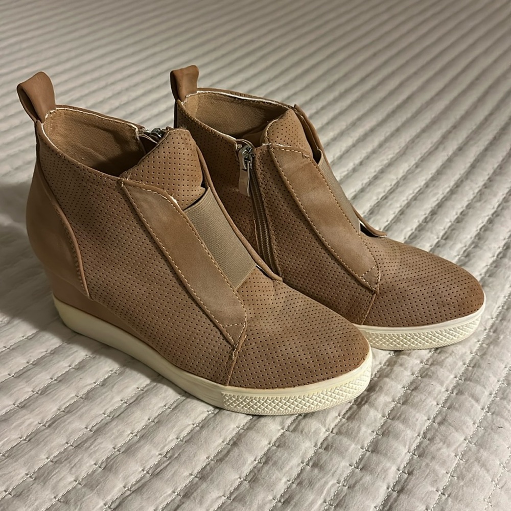 Women’s Faux Suede Bootie | Size 7.5